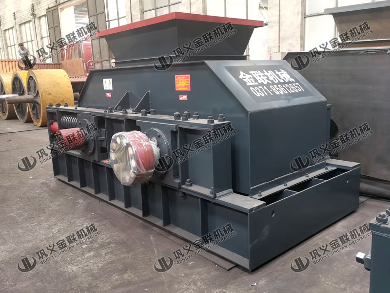 時(shí)產(chǎn)30噸風(fēng)化砂制砂機(jī)的價(jià)格是多少，哪個(gè)廠家質(zhì)優(yōu)價(jià)廉？