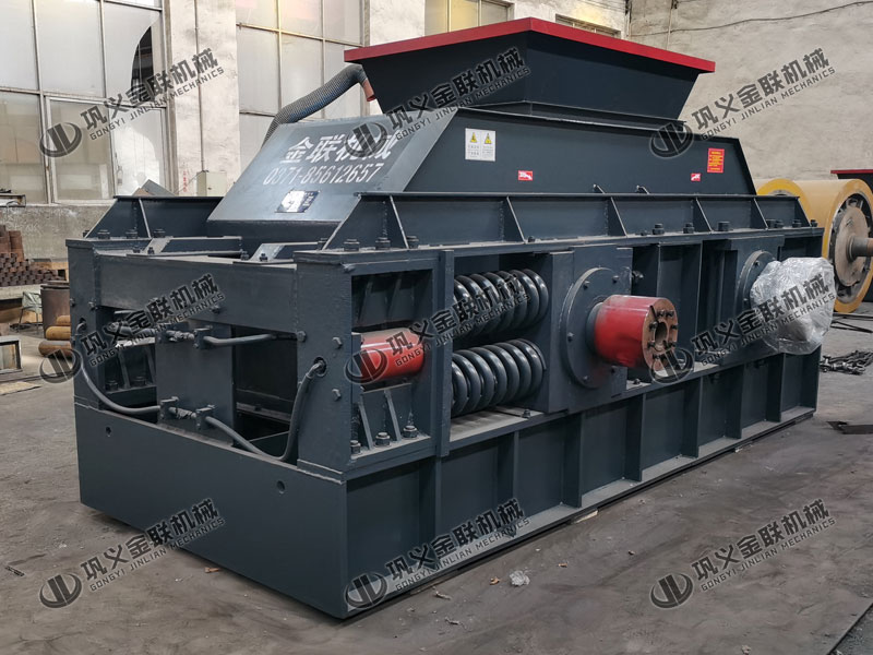 對輥細碎機要注意哪些細節(jié)，運轉(zhuǎn)靠什么？