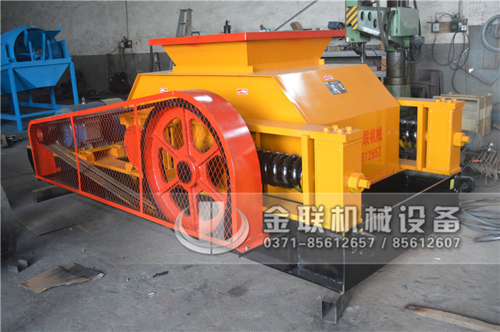 強(qiáng)力破碎機(jī)是靠什么工作的,有哪些注意事項(xiàng)?