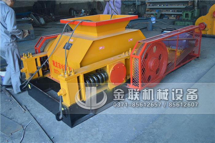 雙齒輥破碎機(jī)安裝、試機(jī)時(shí)都有哪些注意事項(xiàng)?