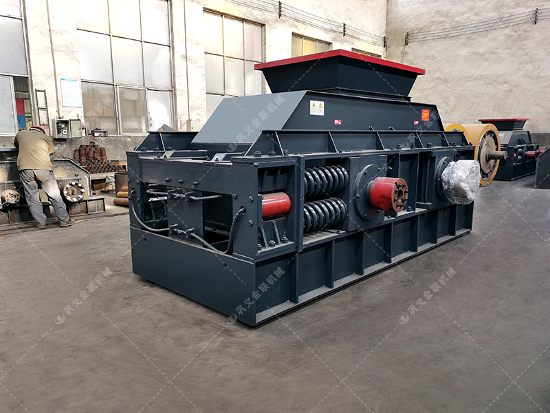 大型半自動(dòng)液壓對(duì)輥制砂機(jī)發(fā)貨 發(fā)往內(nèi)蒙古 大型半自動(dòng)液壓對(duì)輥制砂機(jī)發(fā)貨 發(fā)往內(nèi)蒙古