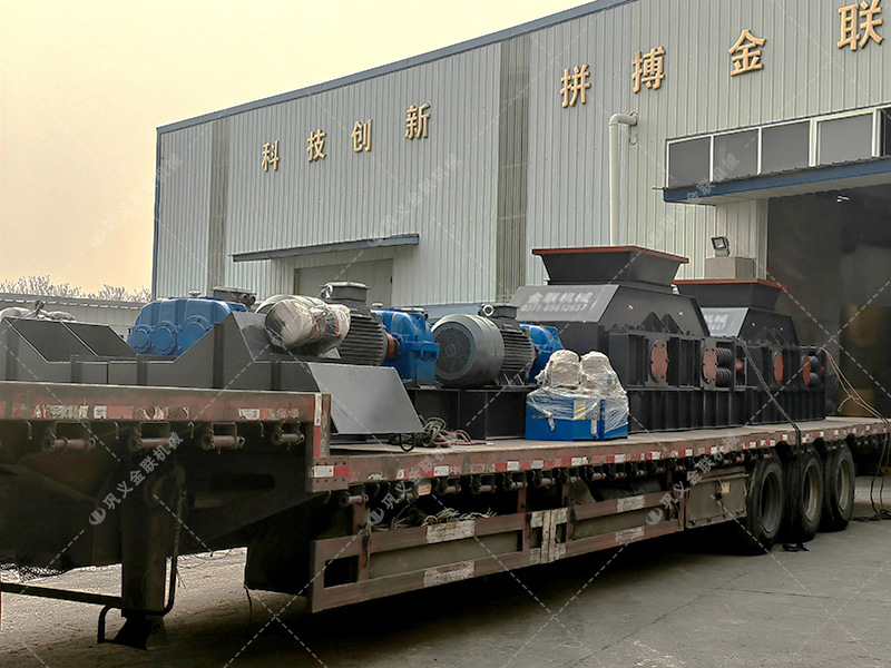 兩臺(tái)大型對(duì)輥制砂機(jī)設(shè)備發(fā)貨圖片