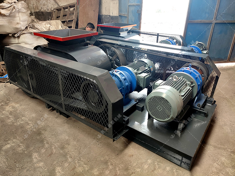 兩臺(tái)小型對(duì)輥破碎機(jī)發(fā)貨圖片_發(fā)往廣東廣西_破碎石英砂