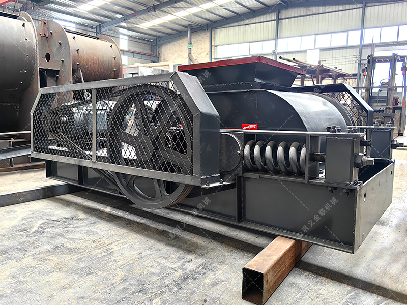 煤矸石雙齒輥破碎機產(chǎn)能多少?多少錢?