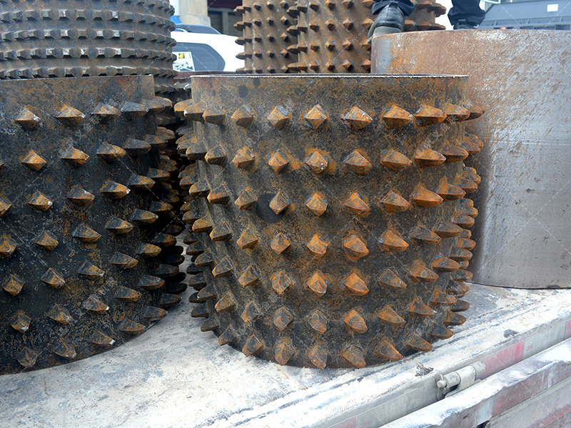 建筑垃圾回收難？雙齒輥破碎機為何能輕松“消化”不規則物料？