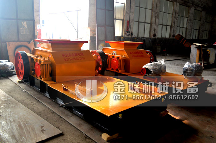 2PGC600*900中型雙齒輥破碎機